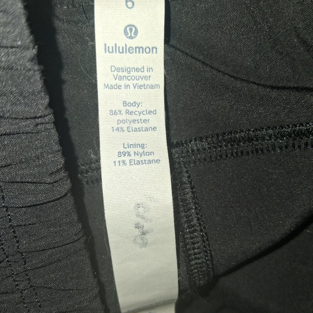lululemon athletica Black Straight Leg cropped Pants